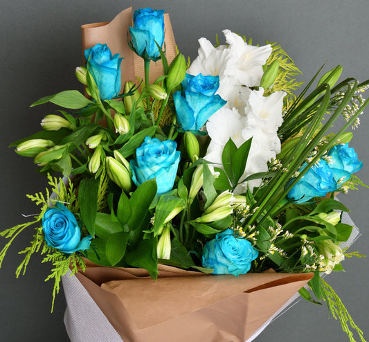 Bouquet of roses, gladiolus, limonium, alstroemeria